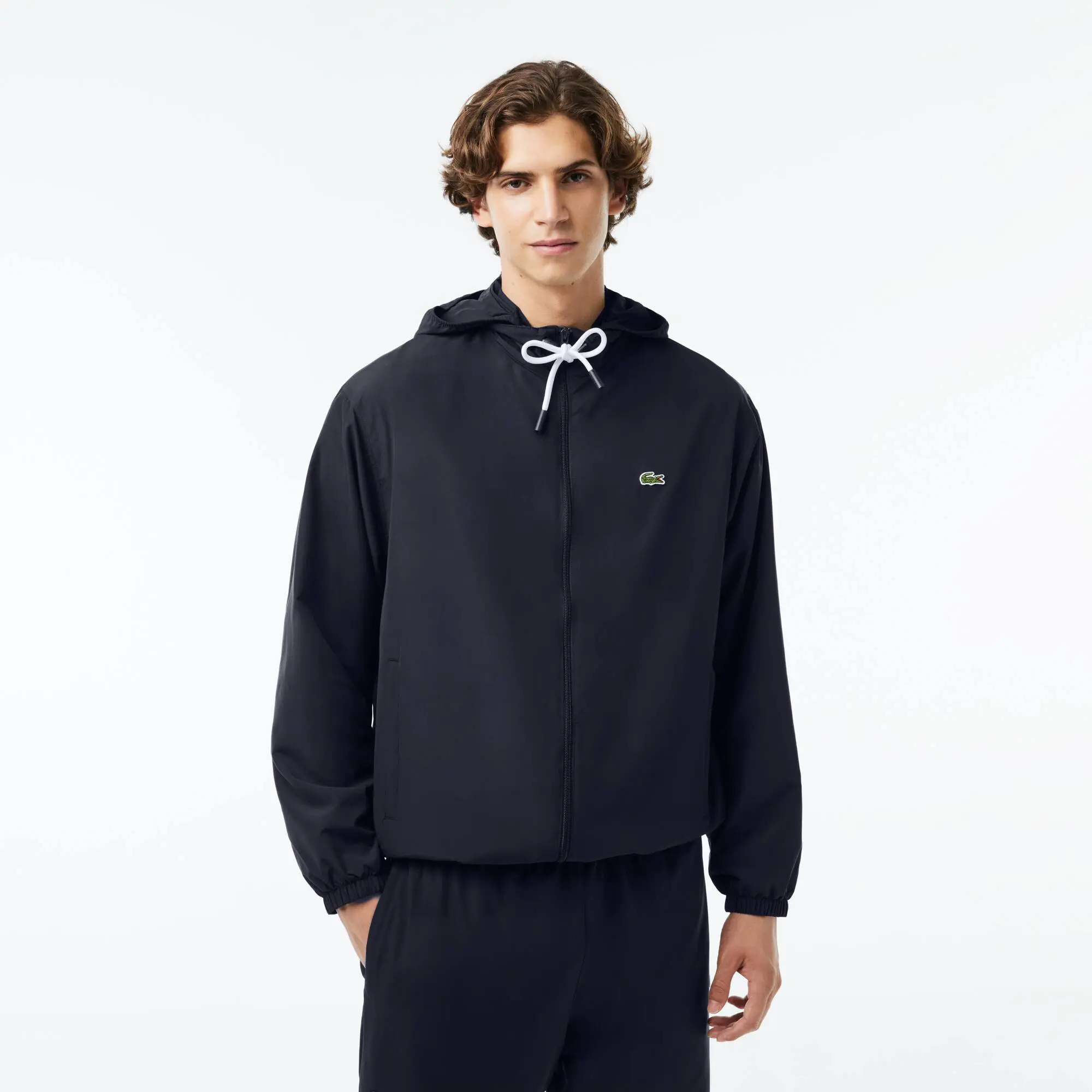 Lacoste Veste courte Sportsuit avec capuche amovible en tissu déperlant. 1