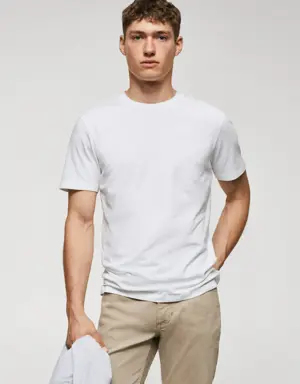 Mango Basic-T-Shirt aus Baumwolle mit V-Ausschnitt Lightweight