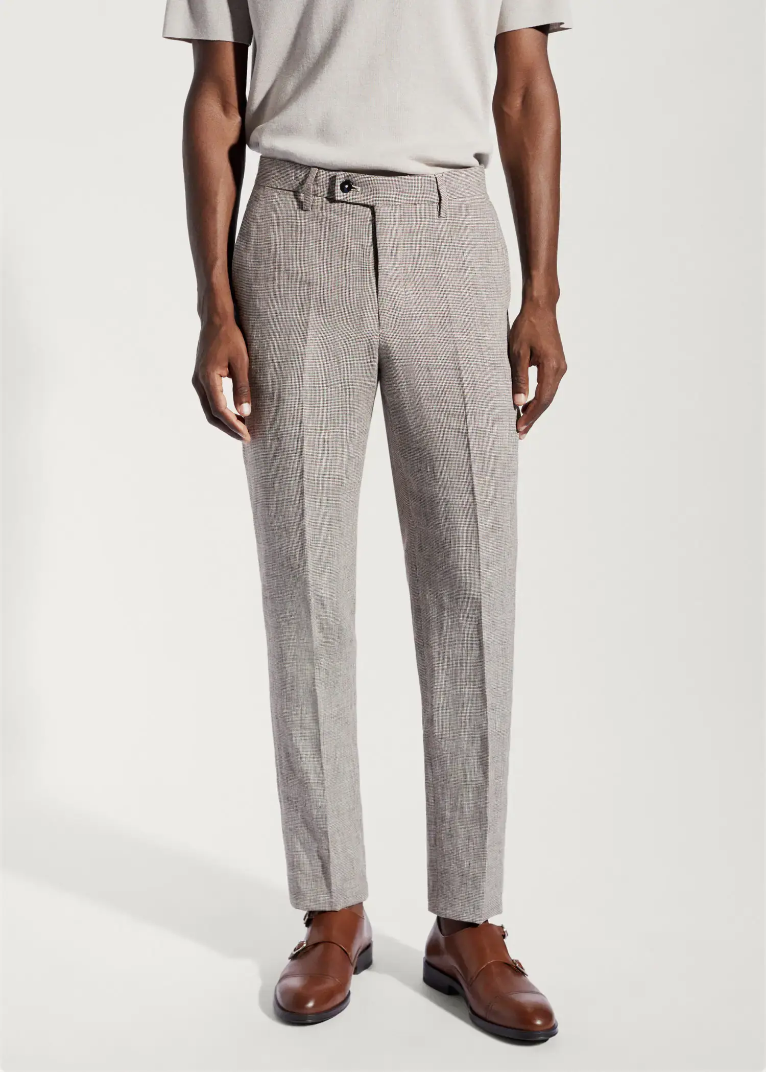 Mango 100% linen suit trousers. a person wearing a pair of gray pants. 