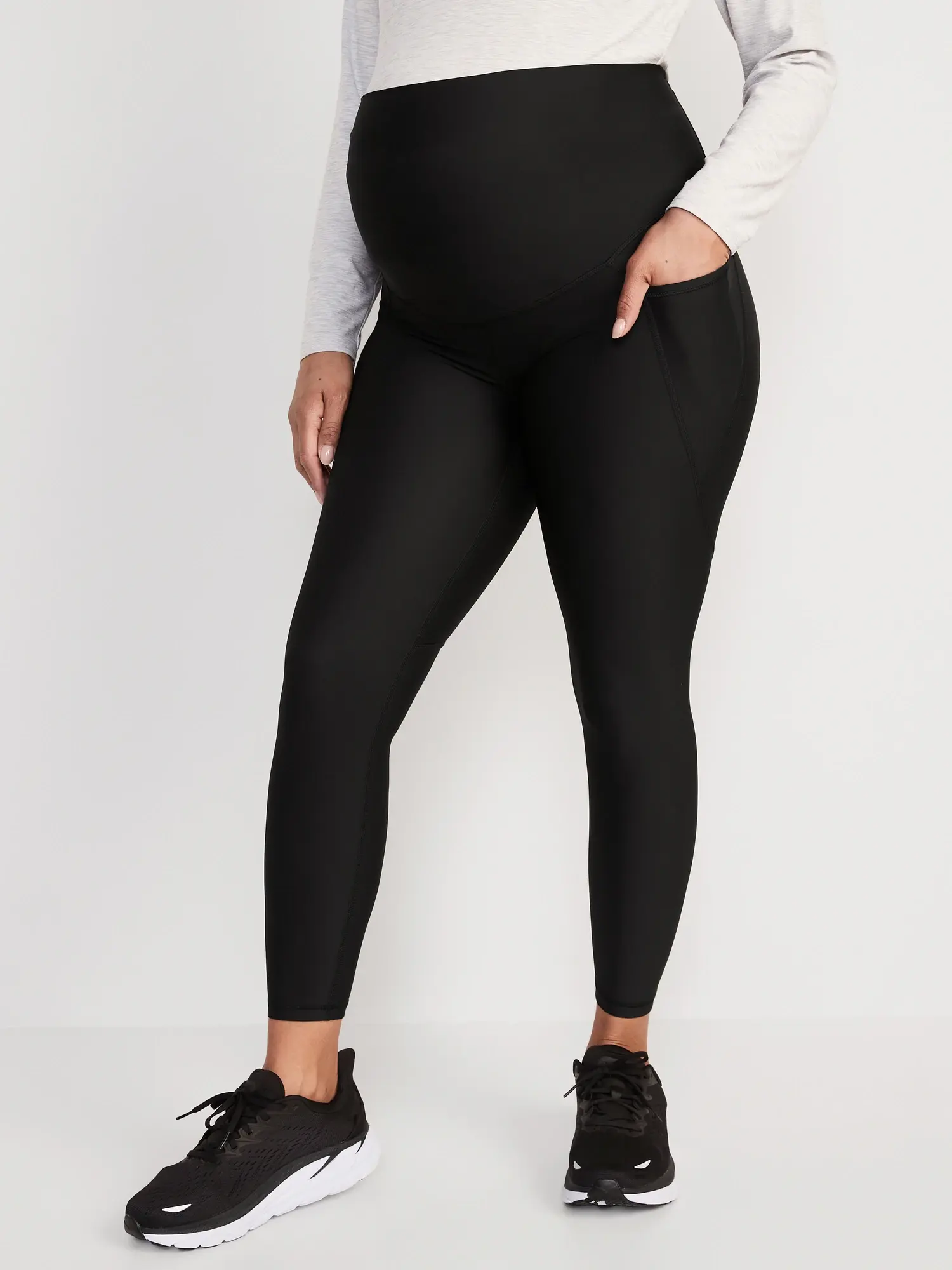 Old Navy Maternity Full-Panel PowerSoft 7/8 Leggings black. 1