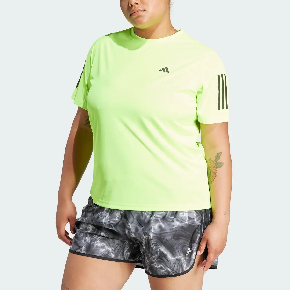 Adidas T-shirt Own the Run (Curvy). 1
