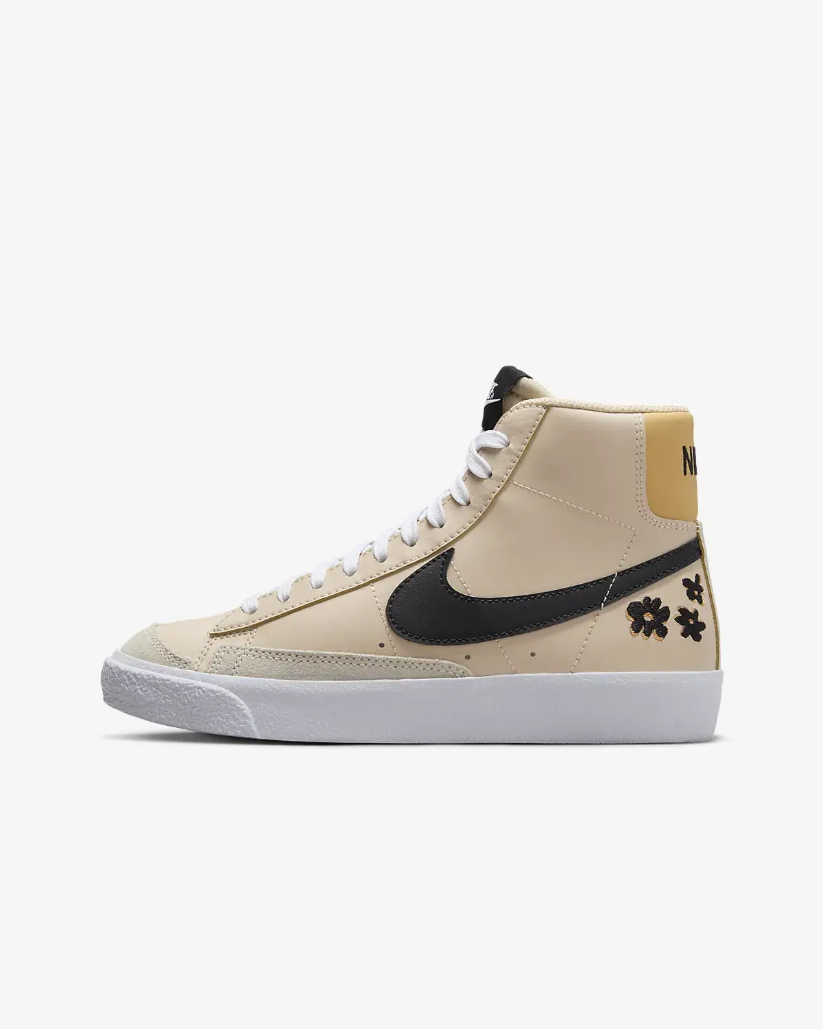 Nike Blazer Mid '77. 1