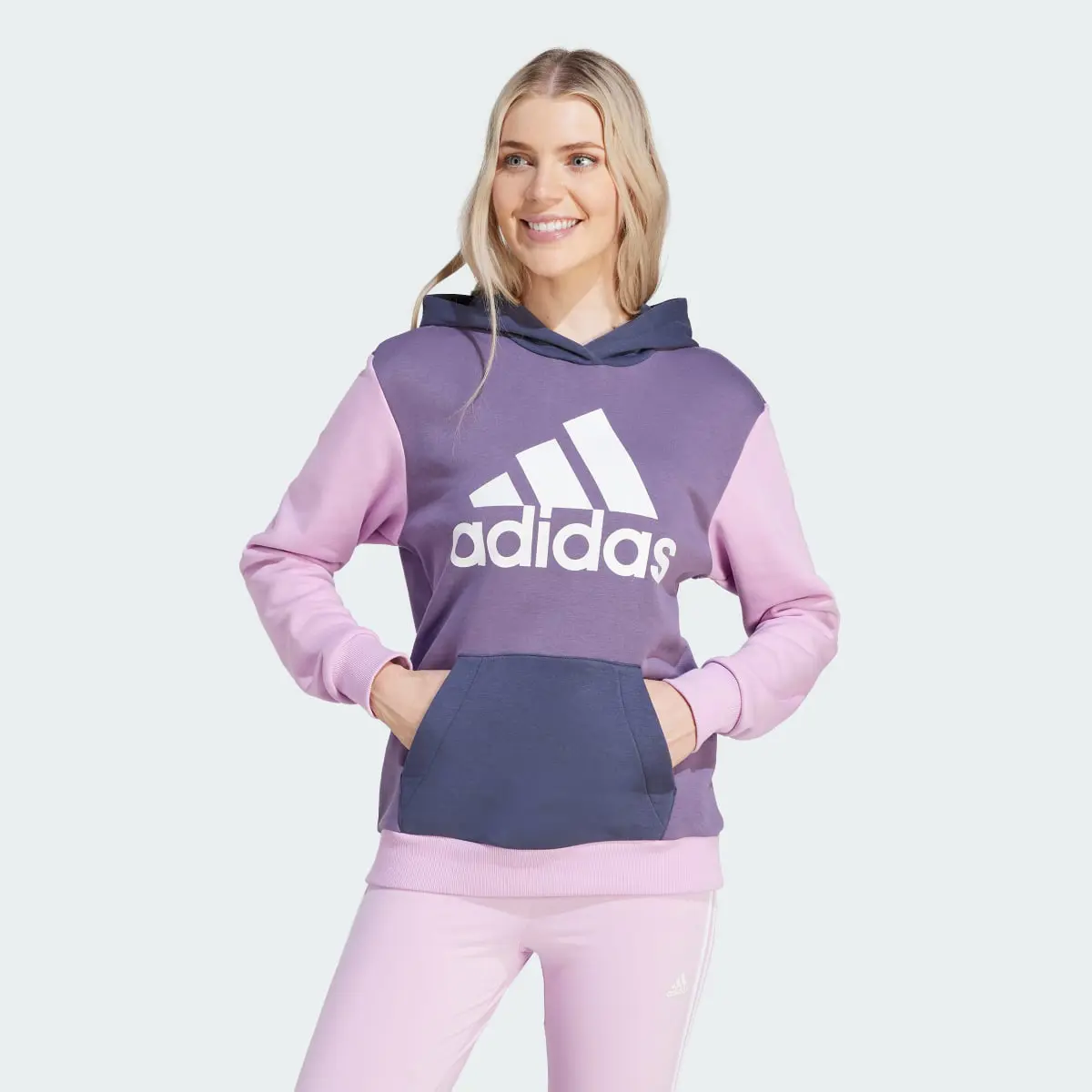 Adidas Sudadera con capucha Essentials Logo Boyfriend Fleece. 2