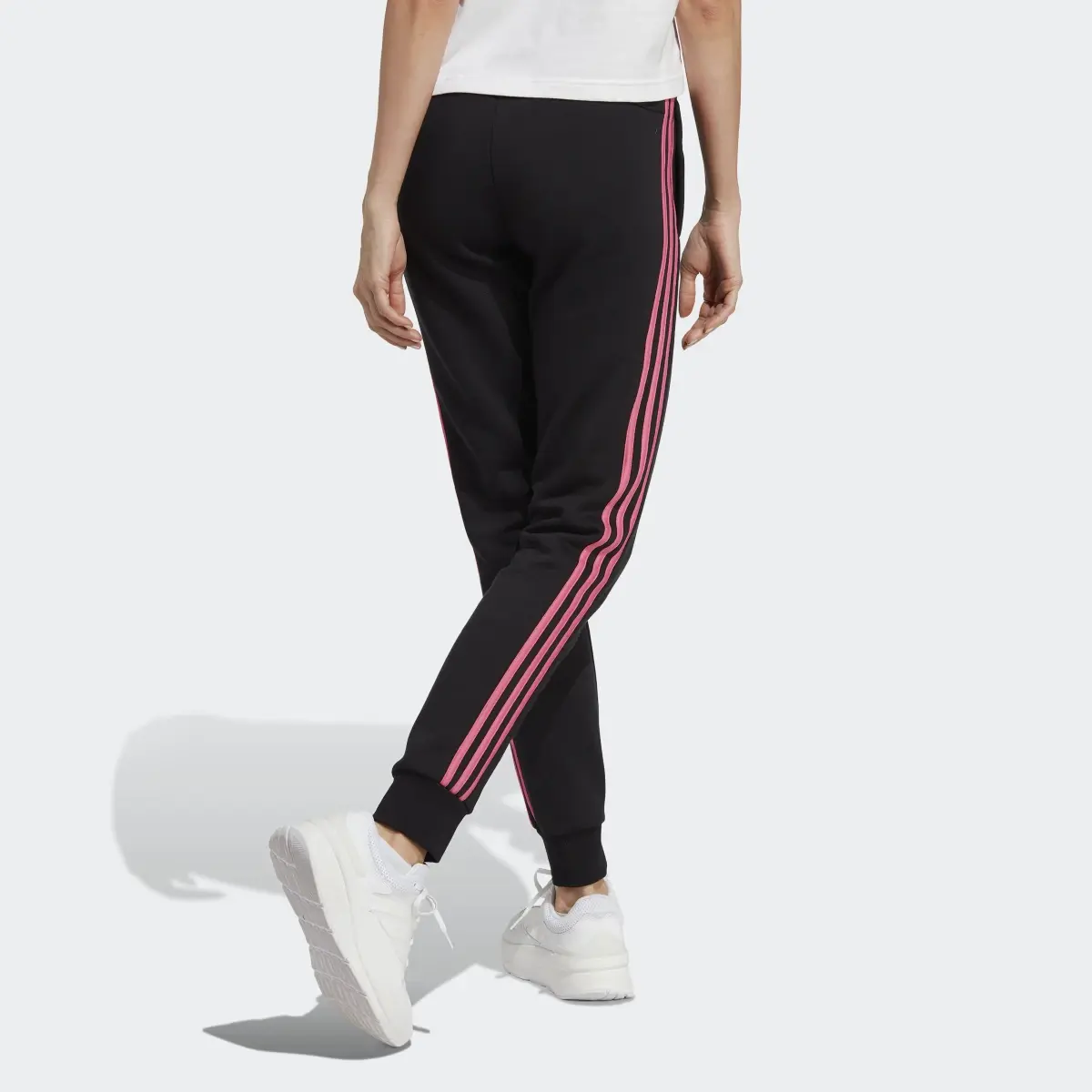 Adidas Calças em Fleece 3-Stripes Essentials. 2