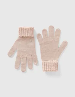 knit gloves with logo