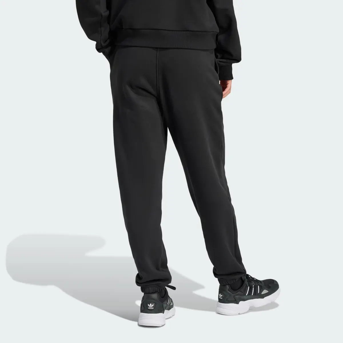 Adidas Spodnie dresowe Embellished. 2