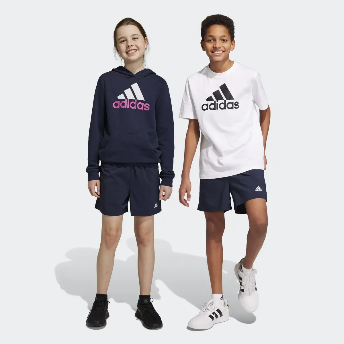 Adidas Short petit logo Essentials Chelsea. 1