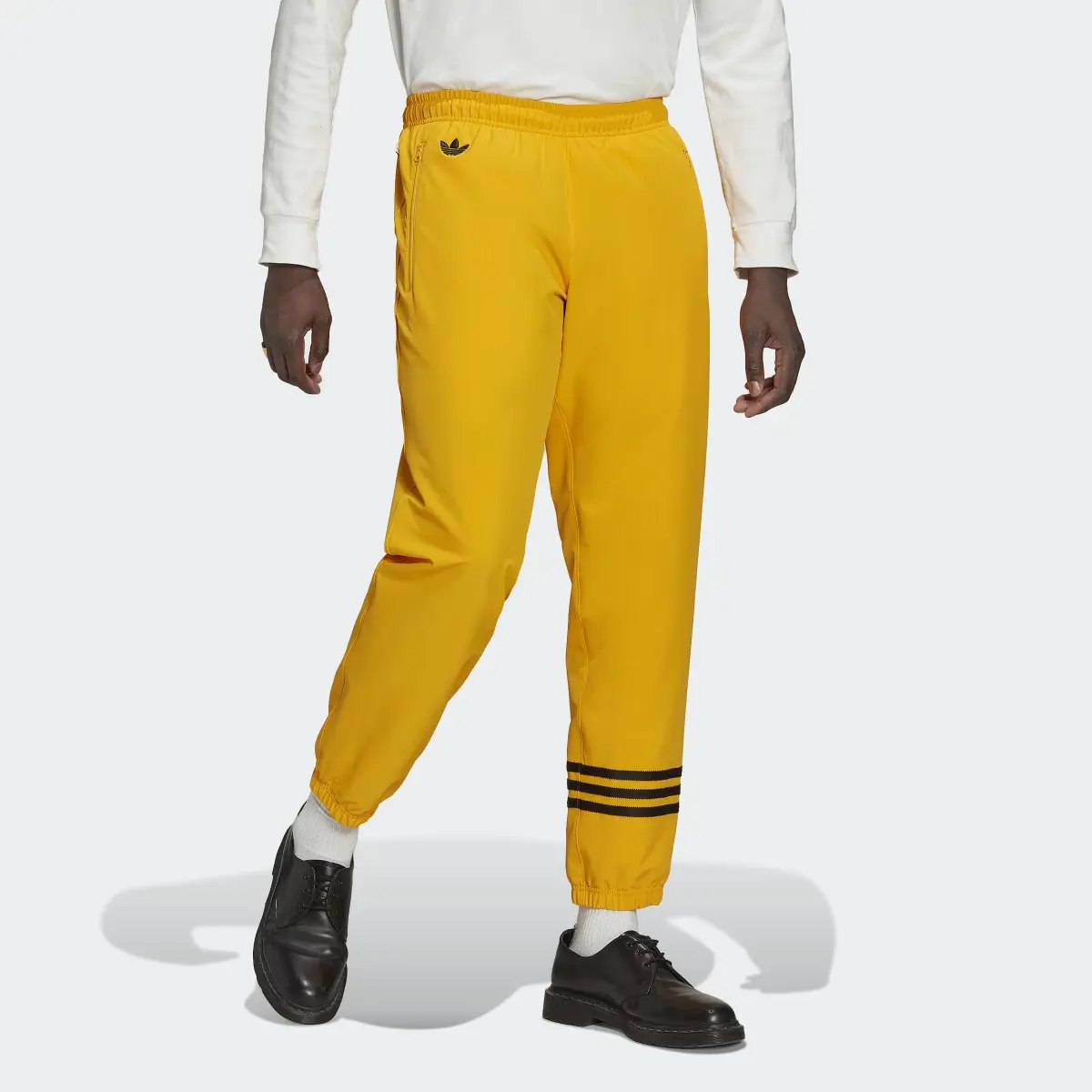 Adidas Track pants adicolor Neuclassics. 1