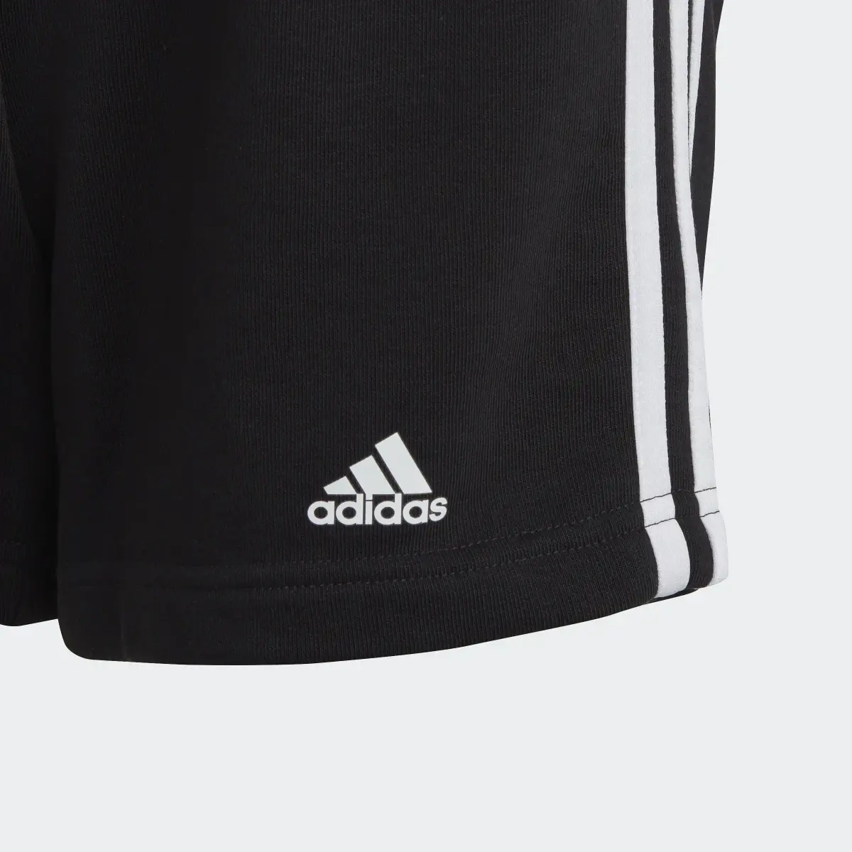 Adidas Short Essentials 3-Stripes. 3
