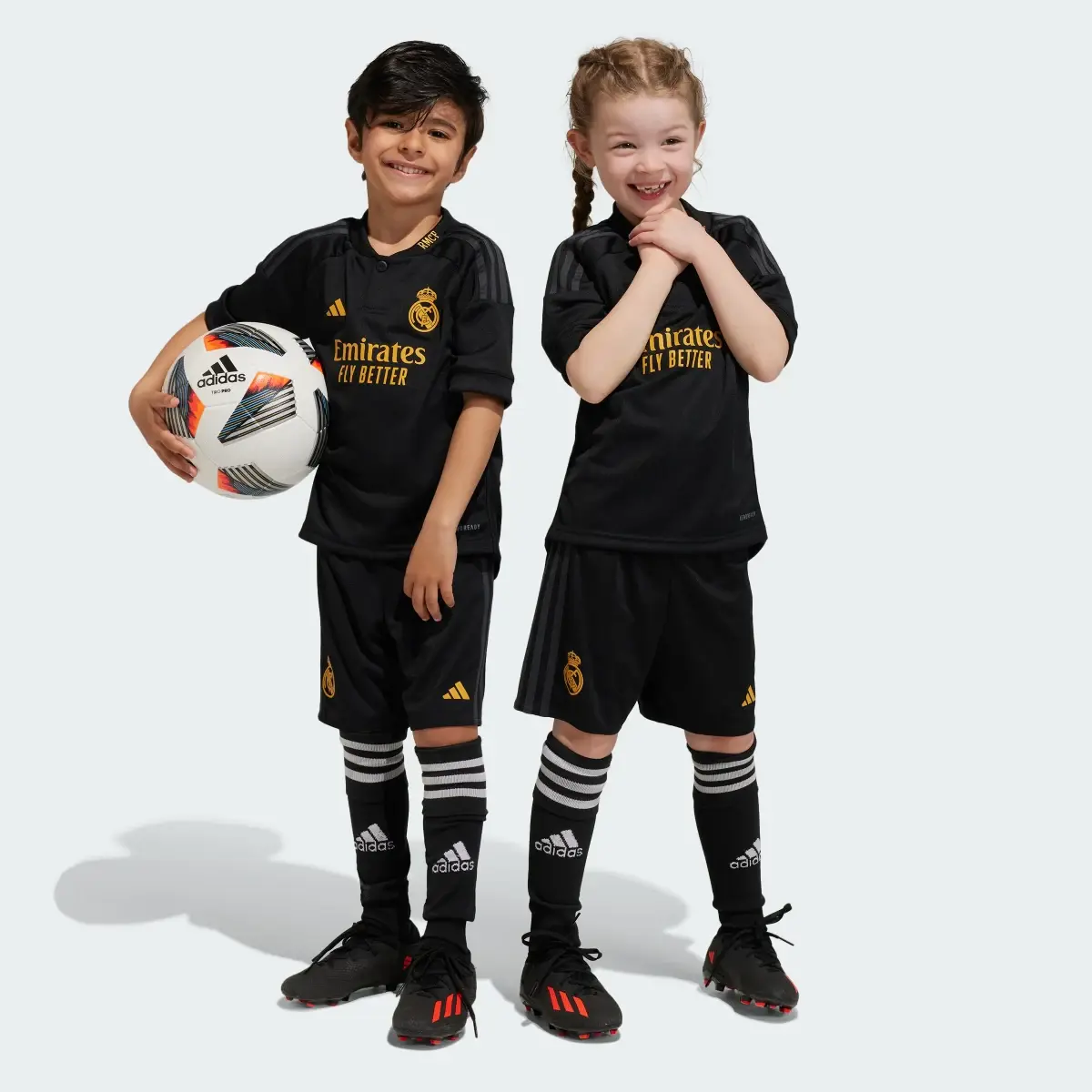 Adidas Real Madrid 23/24 Third Mini Kit. 1 Adidas Real Madrid 23/24 Third Mini Kit. 1