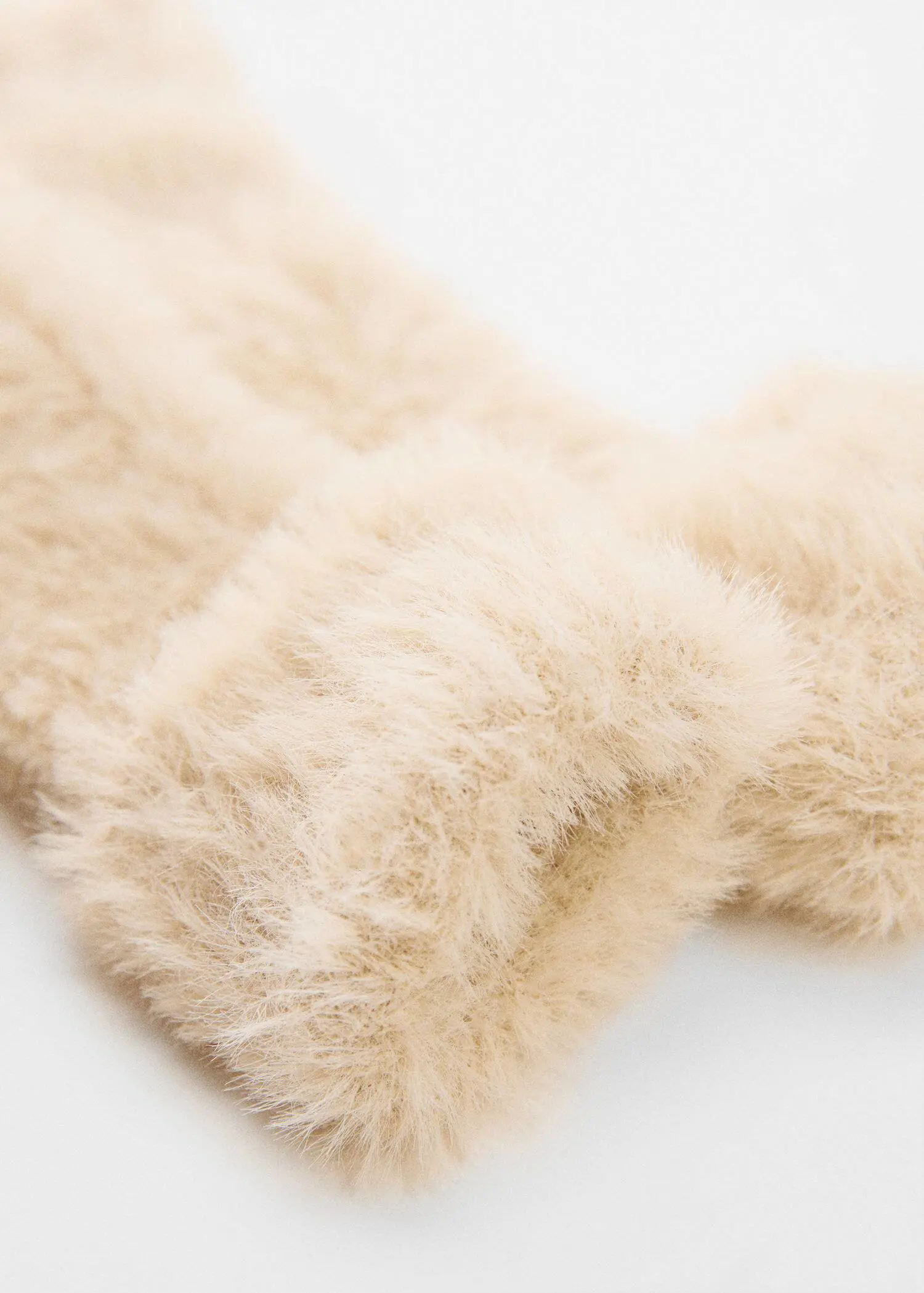Mango Fur-effect gloves. 1