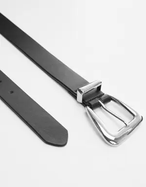 Belt with irregular buckle 