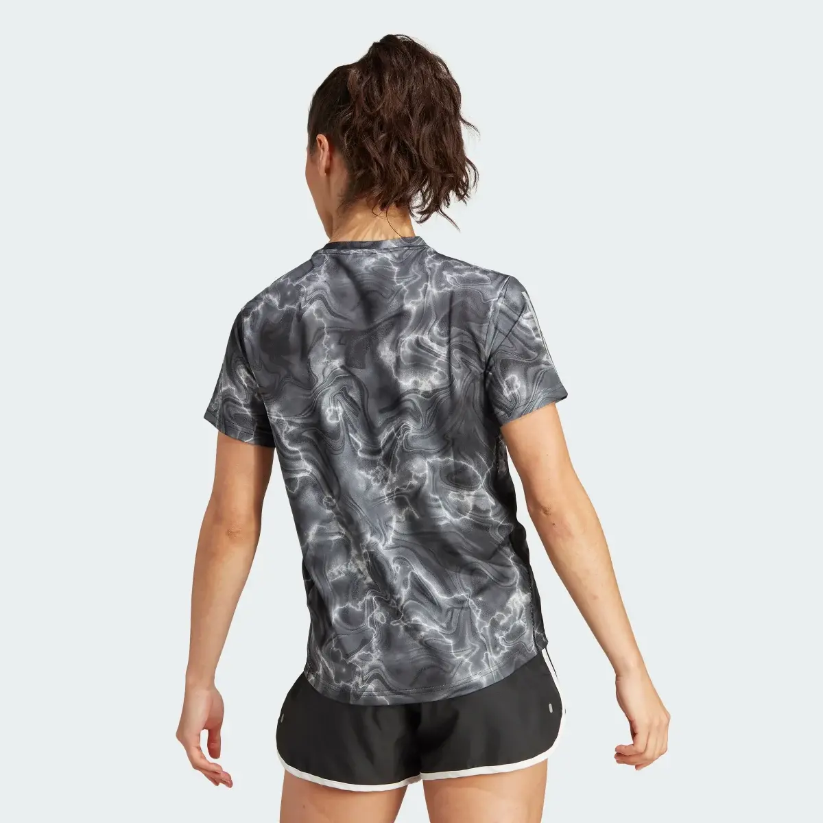 Adidas Playera Own the Run Estampada. 3