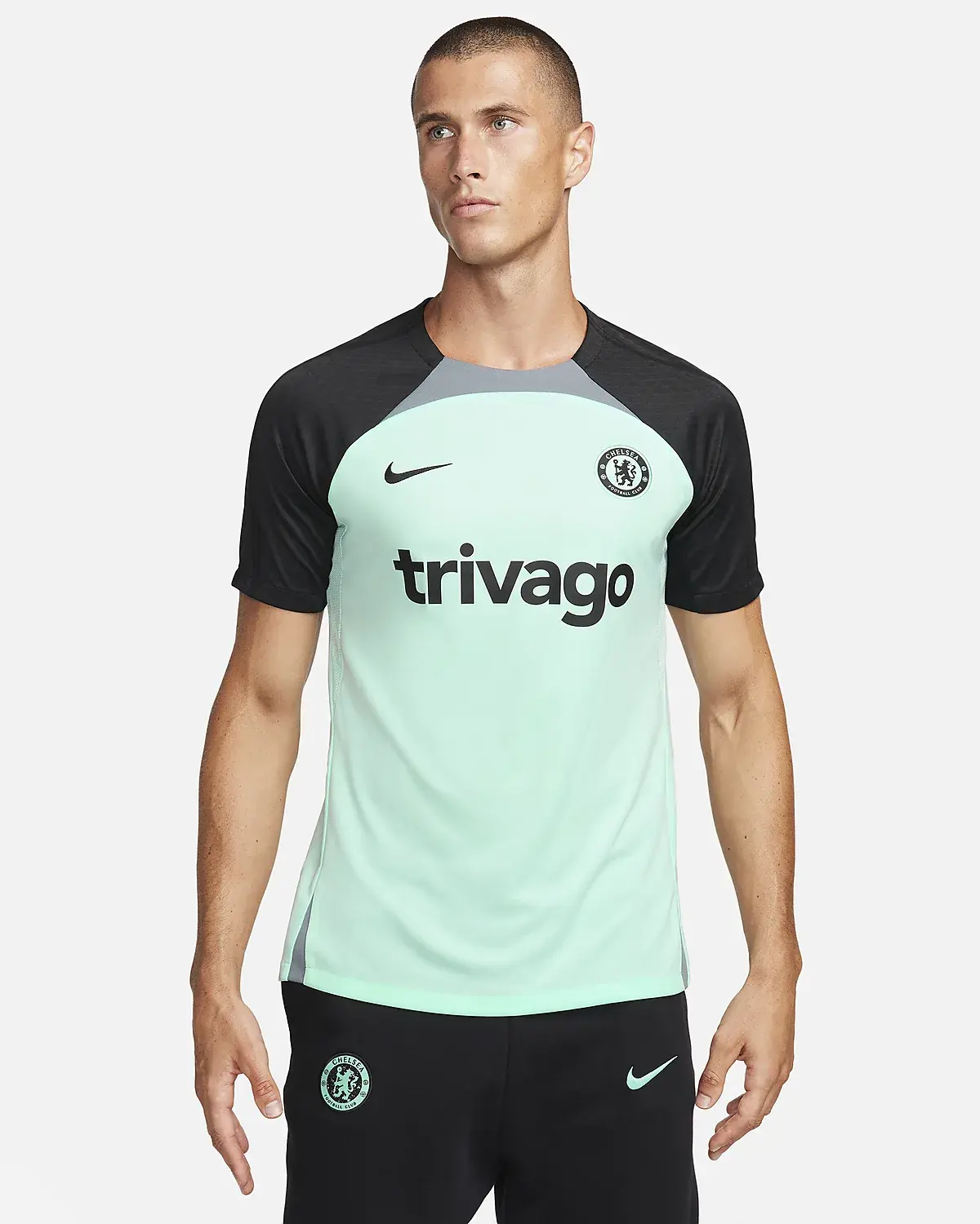 Nike Chelsea F.C. Strike (wersja trzecia). 1