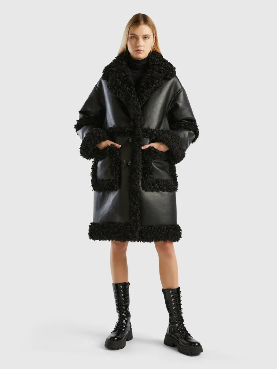 Benetton coat in imitation leather with faux fur. 1