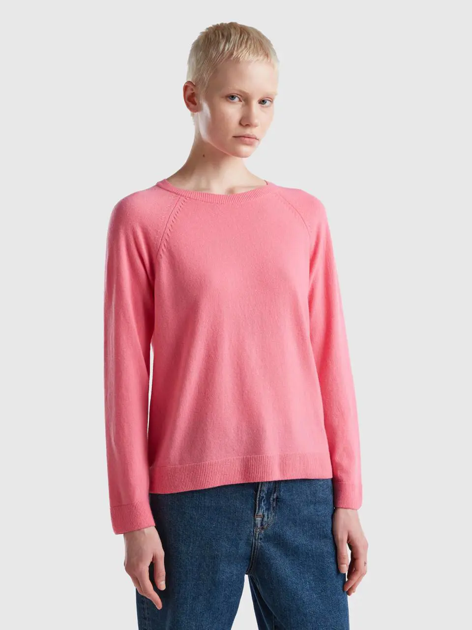 Benetton pink crew neck sweater in cashmere and wool blend. 1