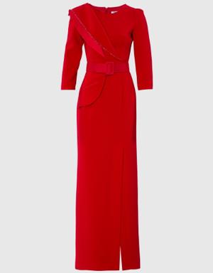 فستان طويل لون أحمر مع حزام بتصميم الرقبة الغير المتناظر