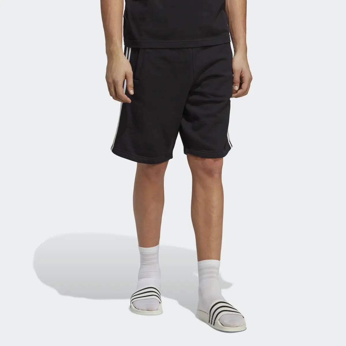 Adidas adicolor Classics 3-Streifen Sweat Shorts. 1