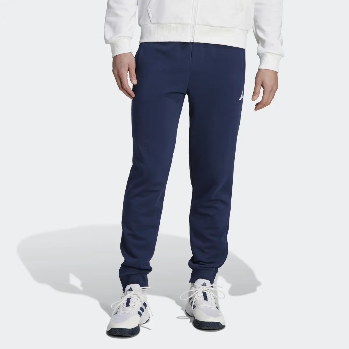 Adidas Pantaloni da tennis Club Teamwear Graphic. 1