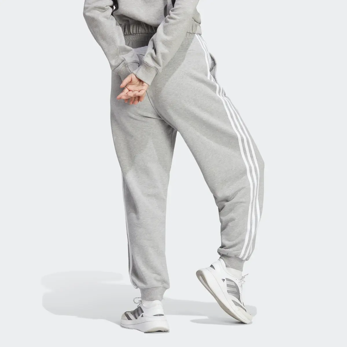 Adidas Pants Essentials 3 Franjas Tela French Terry Ajuste Holgado. 2