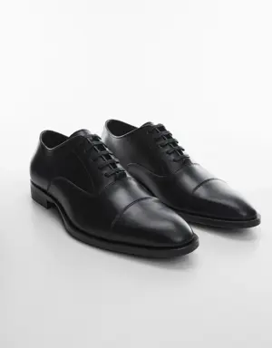 Elongated leather suit shoes