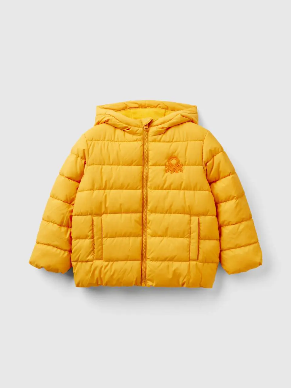 Benetton puffer jacket with hood and logo. 1