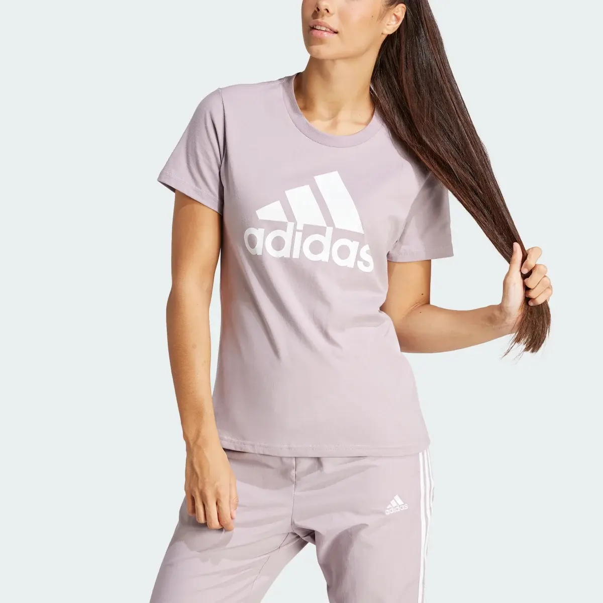 Adidas Playera LOUNGEWEAR Essentials Logo. 1