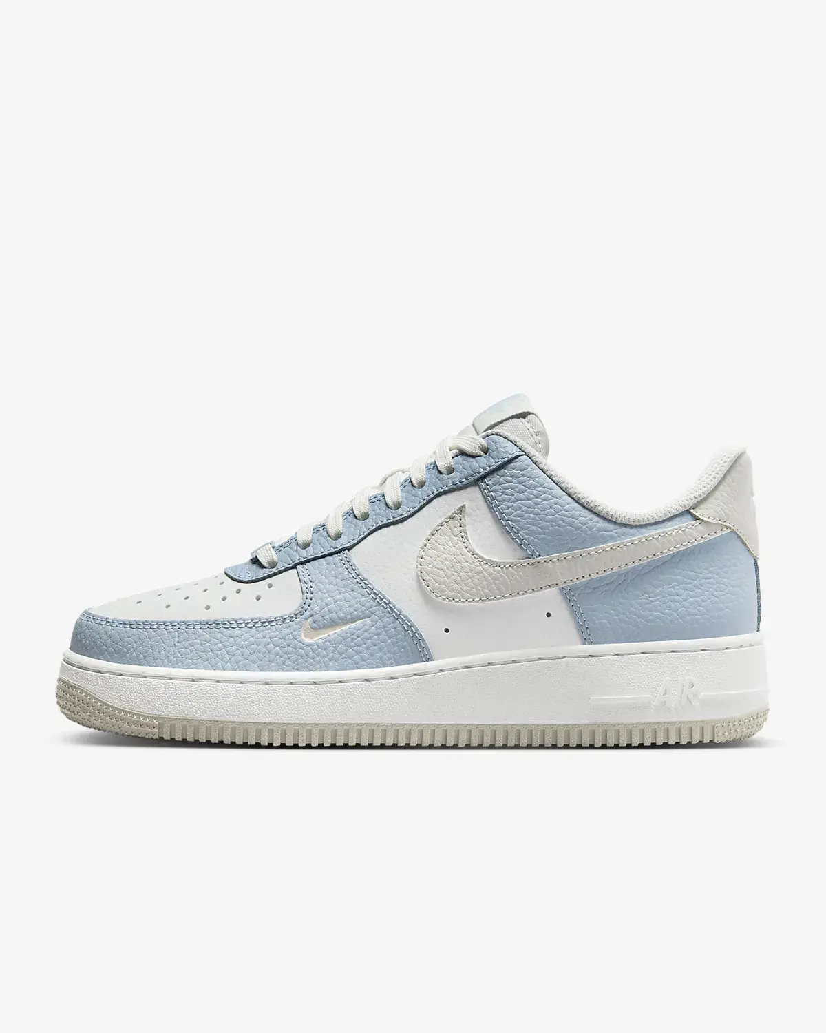 Nike Air Force 1 '07. 1