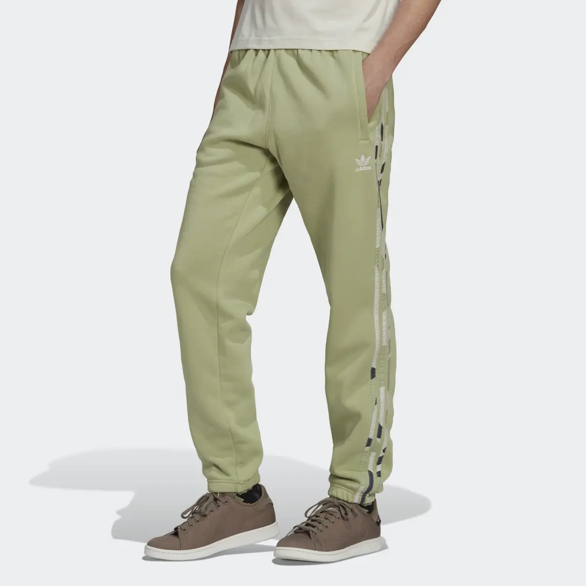 Adidas Graphics Camo Sweat Pants. 1