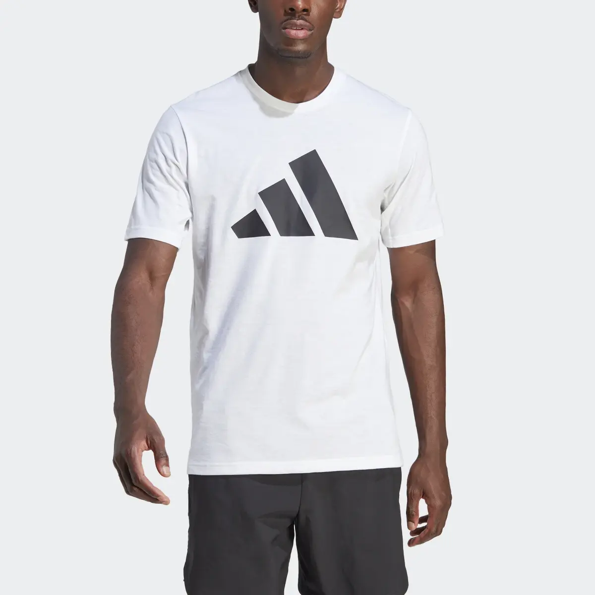 Adidas Playera Deportiva Train Essentials Feelready Logo. 1