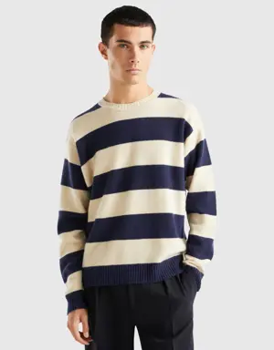 sweater with two-tone stripes