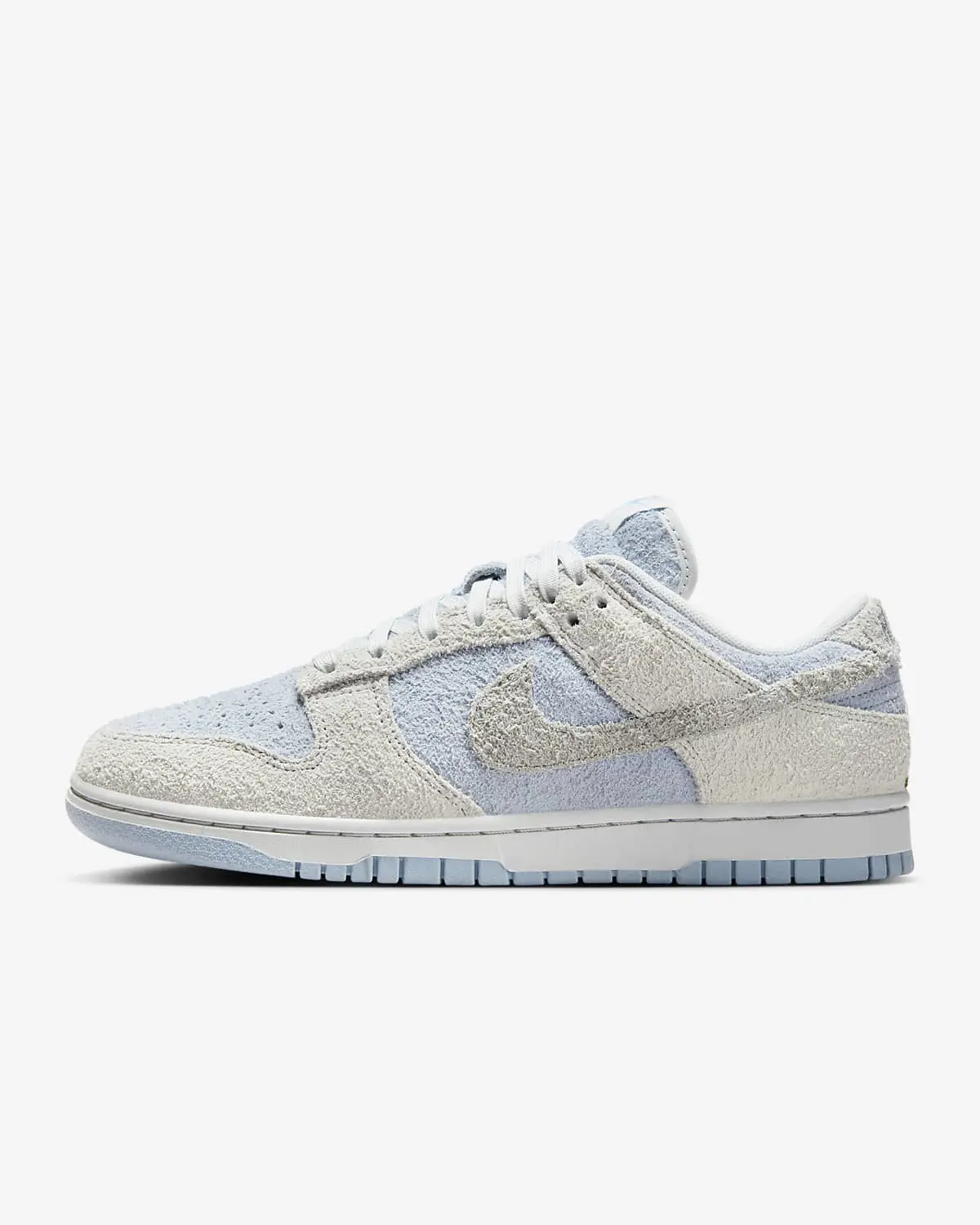 Nike Dunk Low. 1