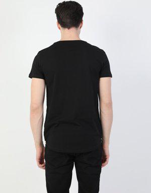 Colins Regular Fit Bisiklet Yaka Örme Erkek Siyah Kısa Kol Tişört. 2 Colins Regular Fit Bisiklet Yaka Örme Erkek Siyah Kısa Kol Tişört. 2