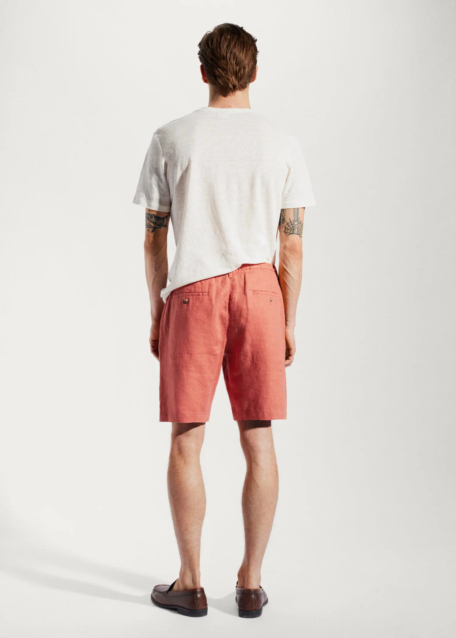 Mango 100% linen bermuda shorts with drawstring. a man in a white shirt and red shorts. 