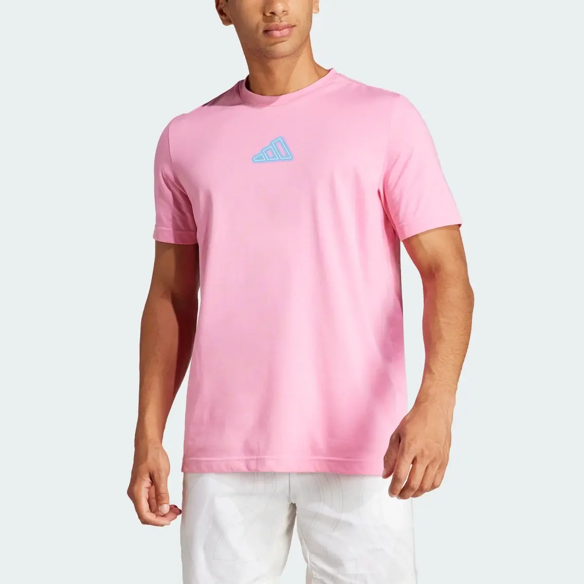 Adidas Playera de Tenis Play AEROREADY Estampada. 1