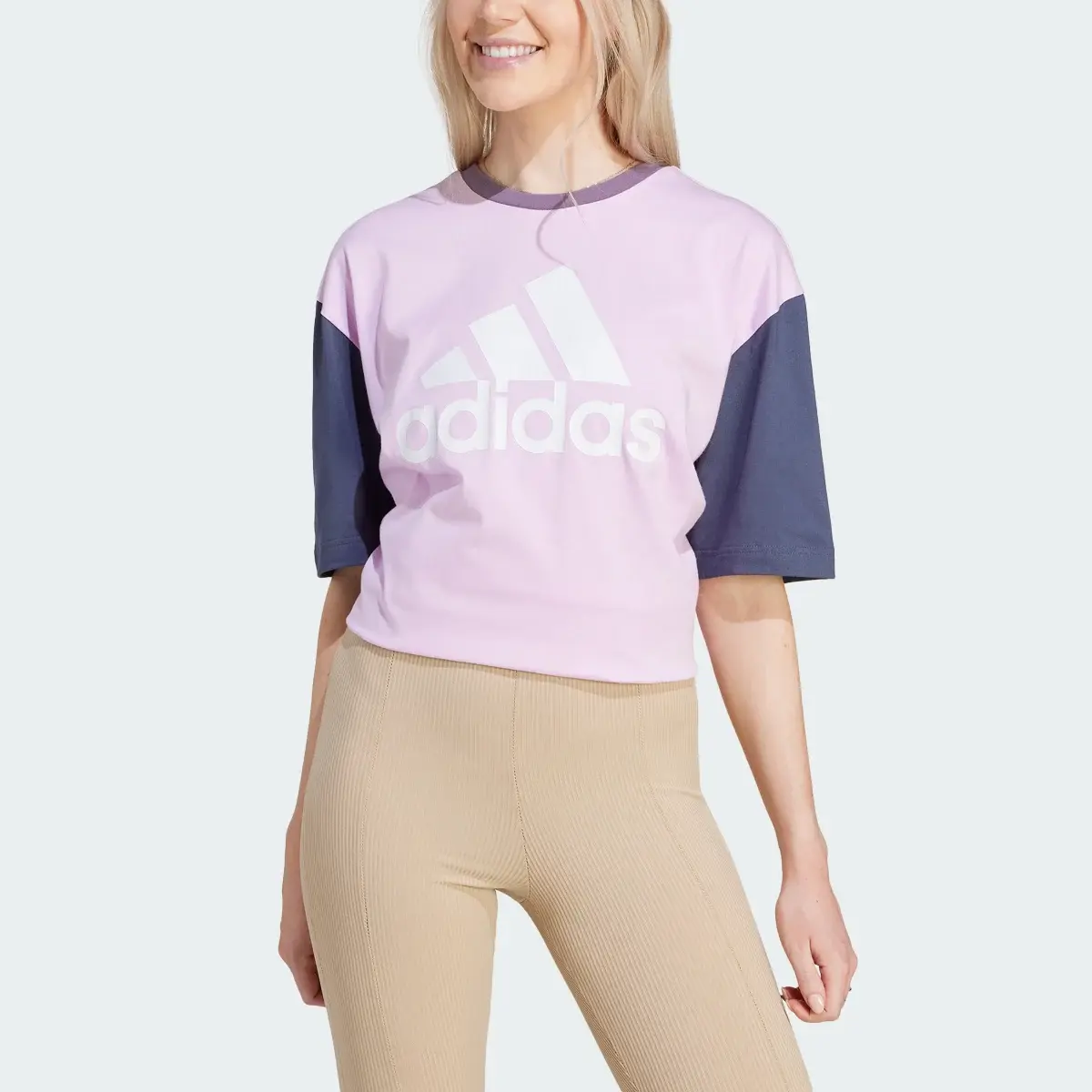 Adidas Playera Essentials Boyfriend Logo Grande. 1