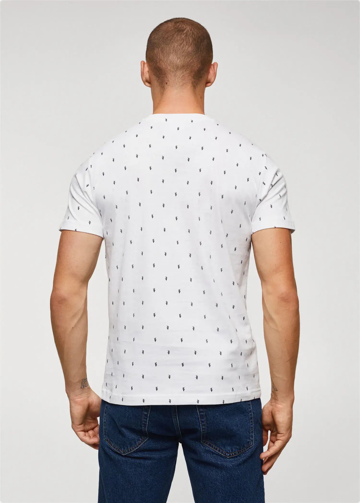 Mango Gemustertes T-Shirt aus 100 % Baumwolle. 3