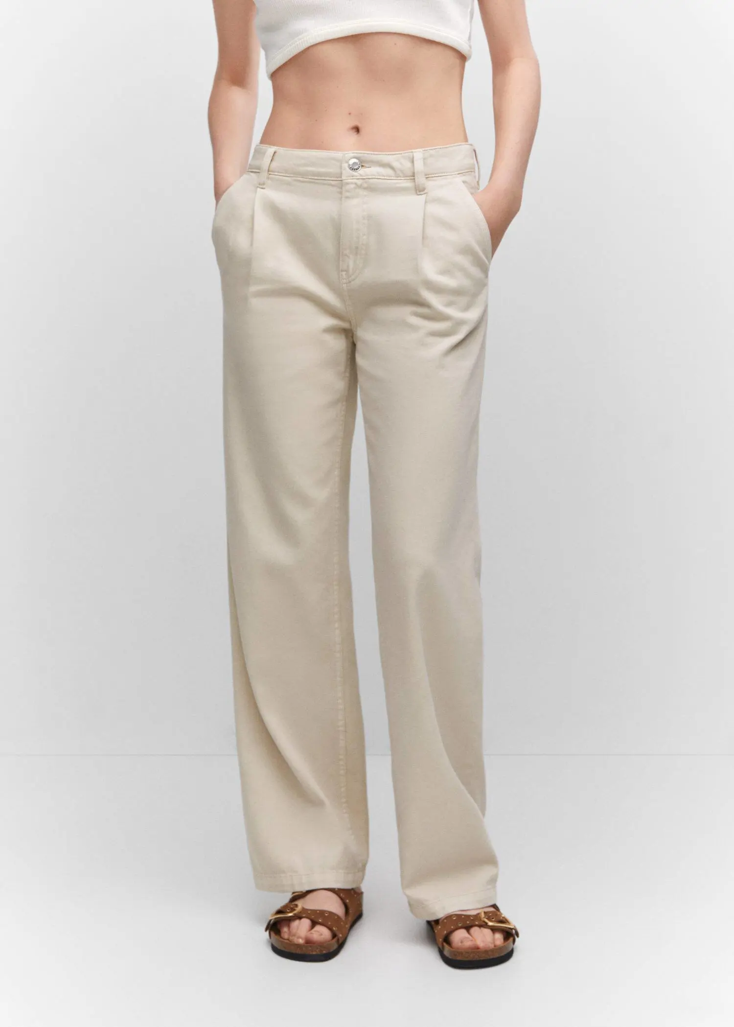 Mango Straight pleated jeans. a pair of pants that are on a person. 