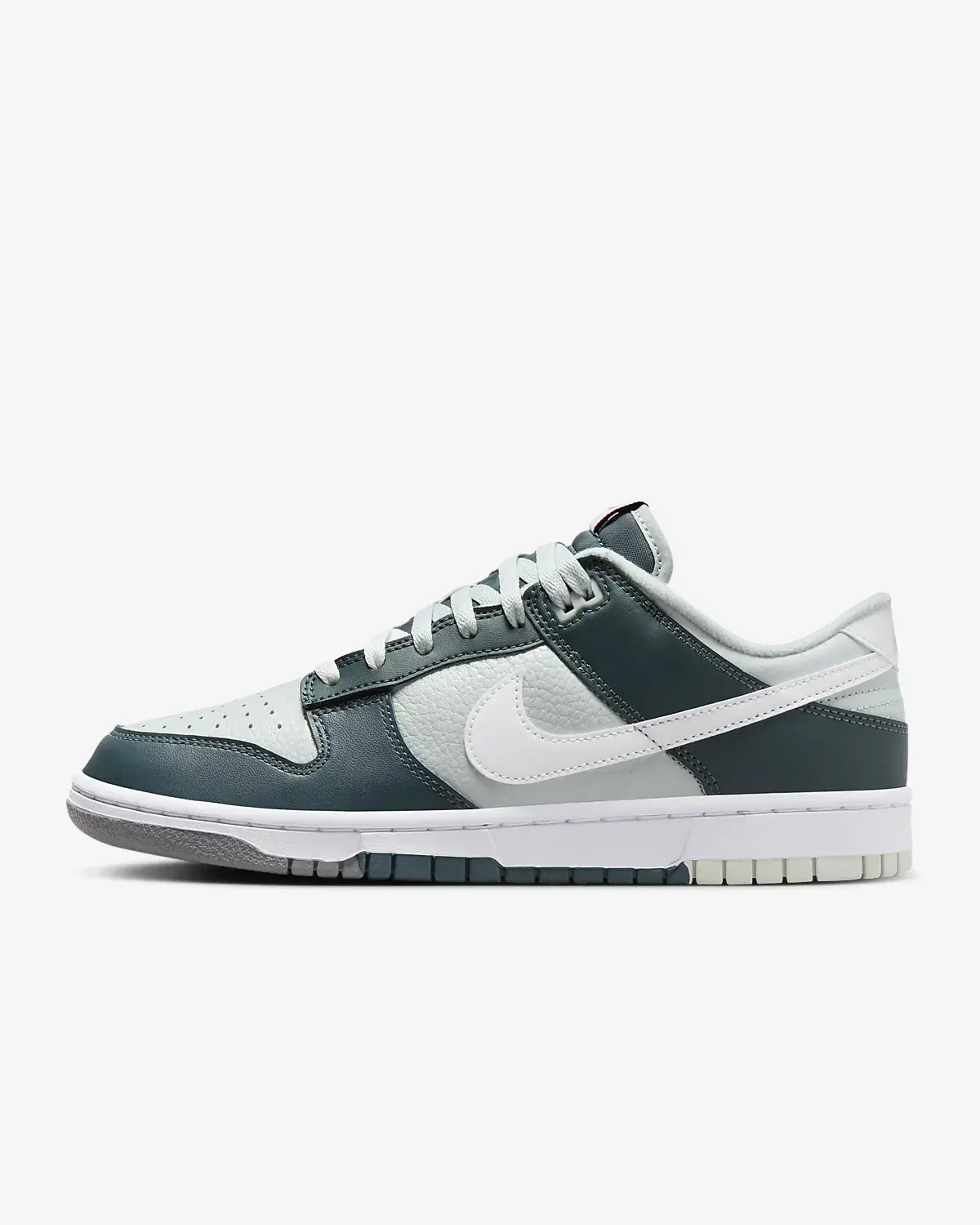 Nike Dunk Low Retro Premium. 1