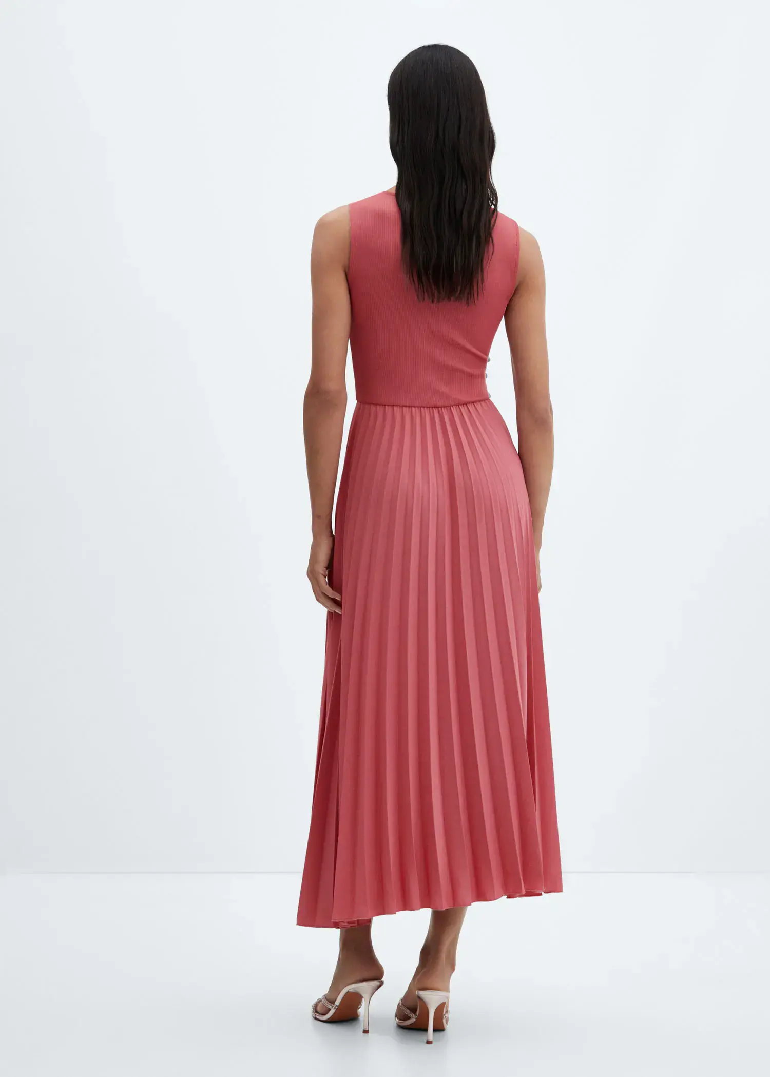 Mango Kleid mit plissiertem Saum. 3