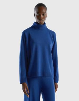 midnight blue turtleneck in wool and cashmere blend