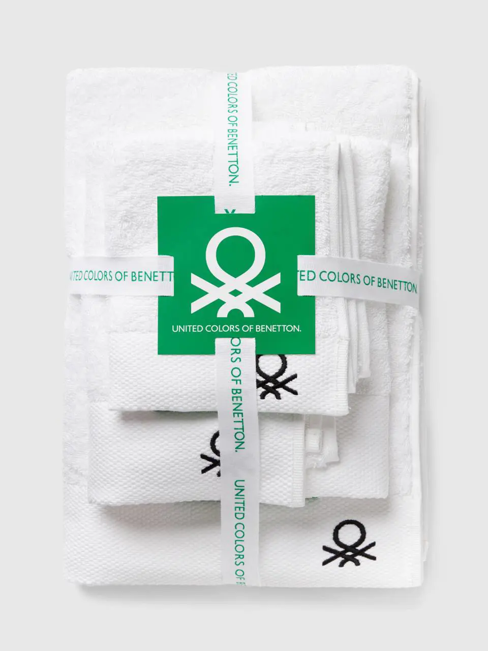 Benetton white towel set in 100% cotton. 1