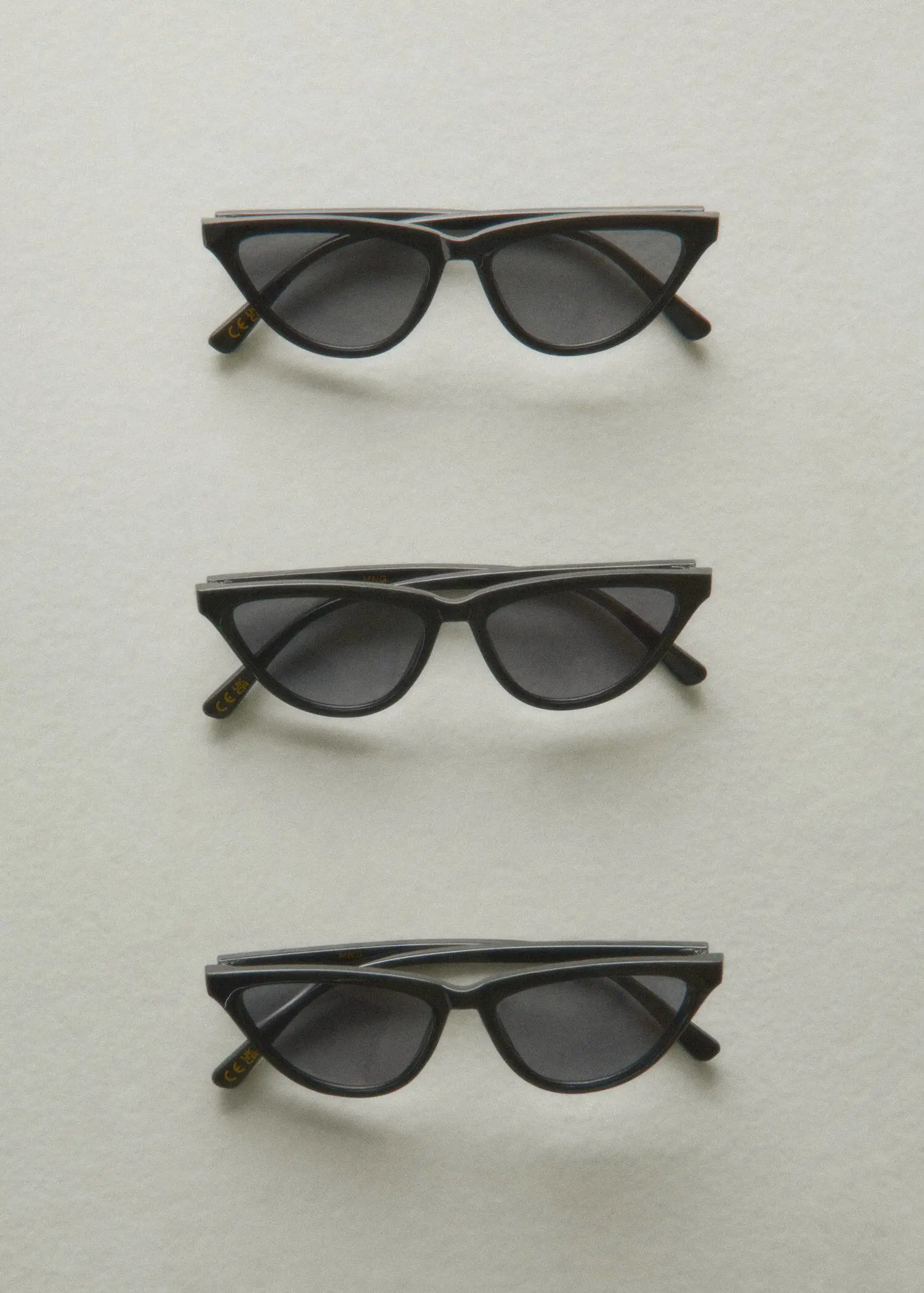 Mango Sonnenbrille im Retro-Stil. 1