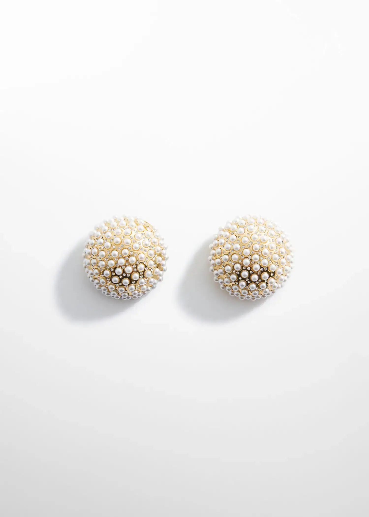 Mango Pendientes esfera detalle perlas. 1