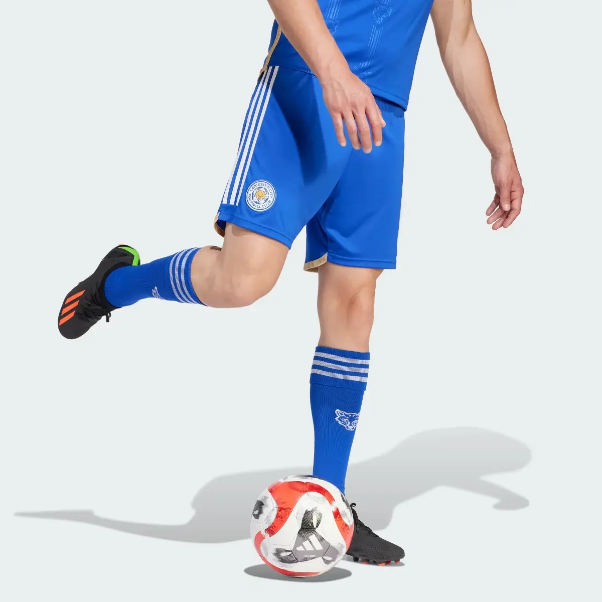 Adidas Pantalón corto primera equipación Leicester City FC 23/24. 3