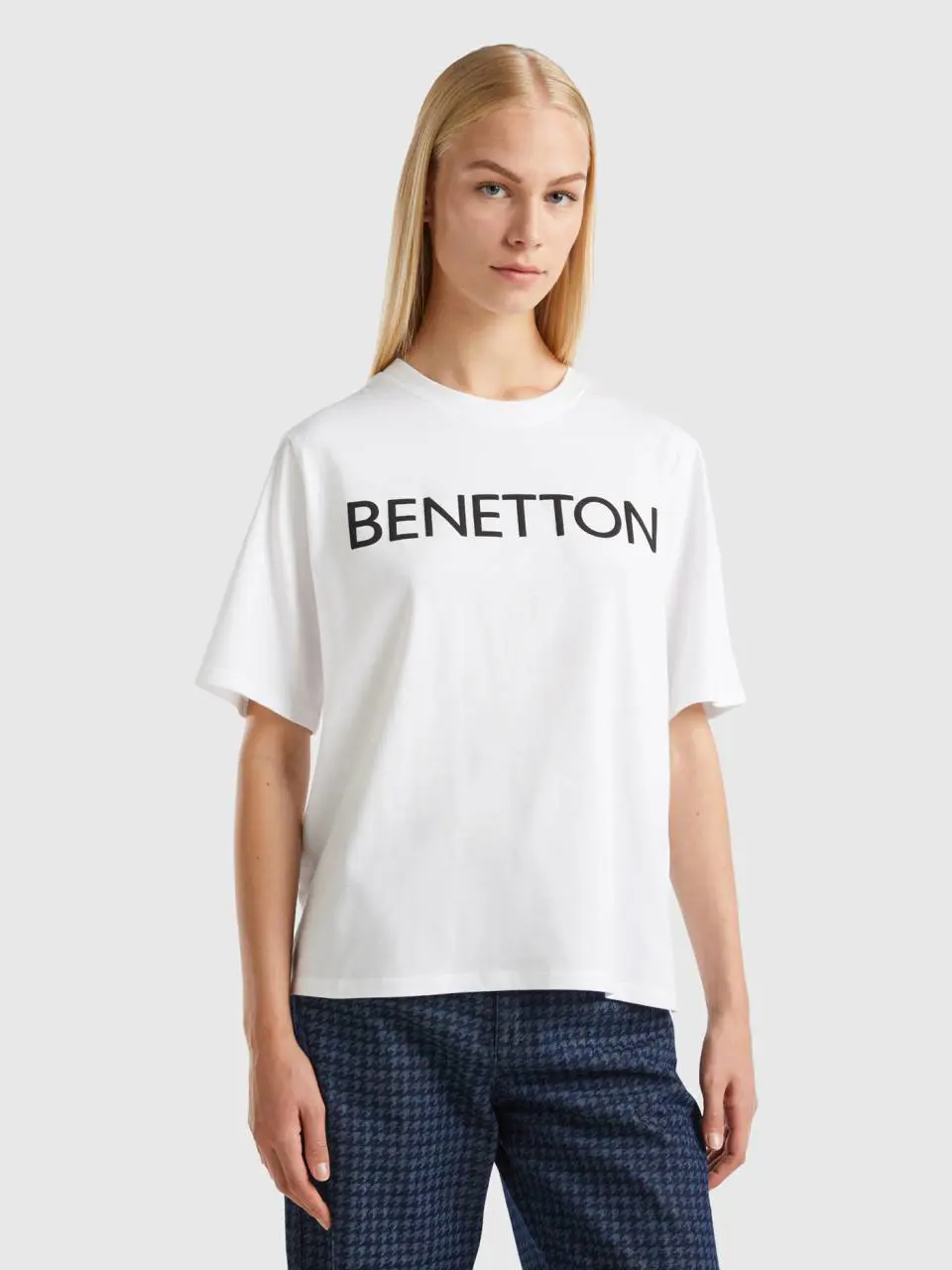 Benetton t-shirt with logo text. 1