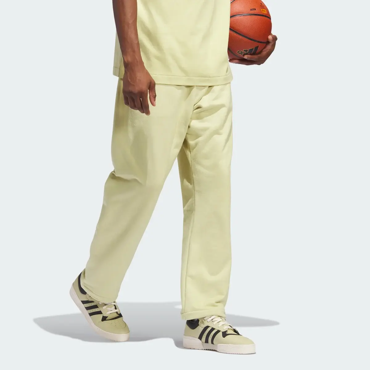 Adidas Basketball Sueded Hose. 3