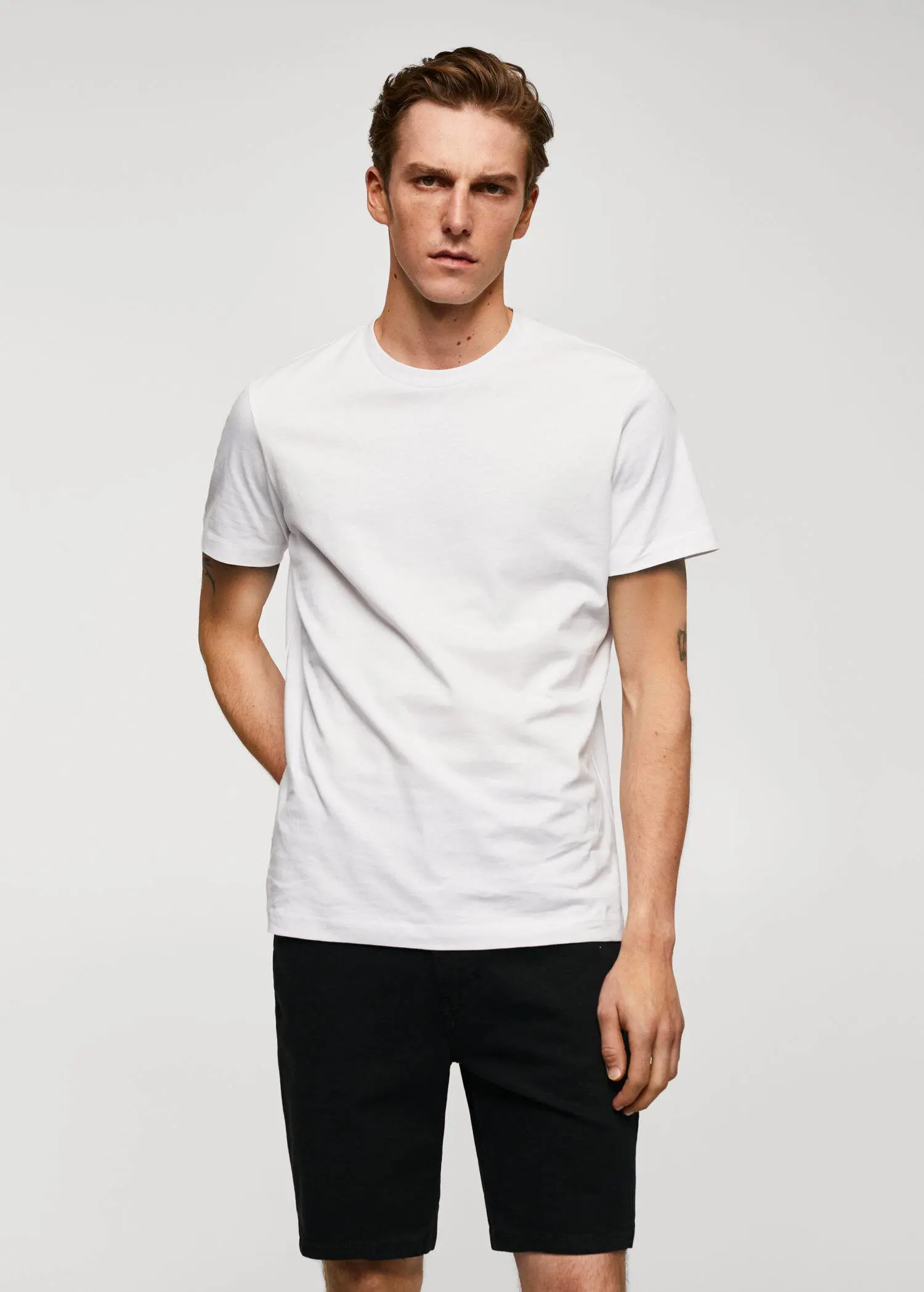 Mango Basic-T-Shirt aus Baumwolle. 1