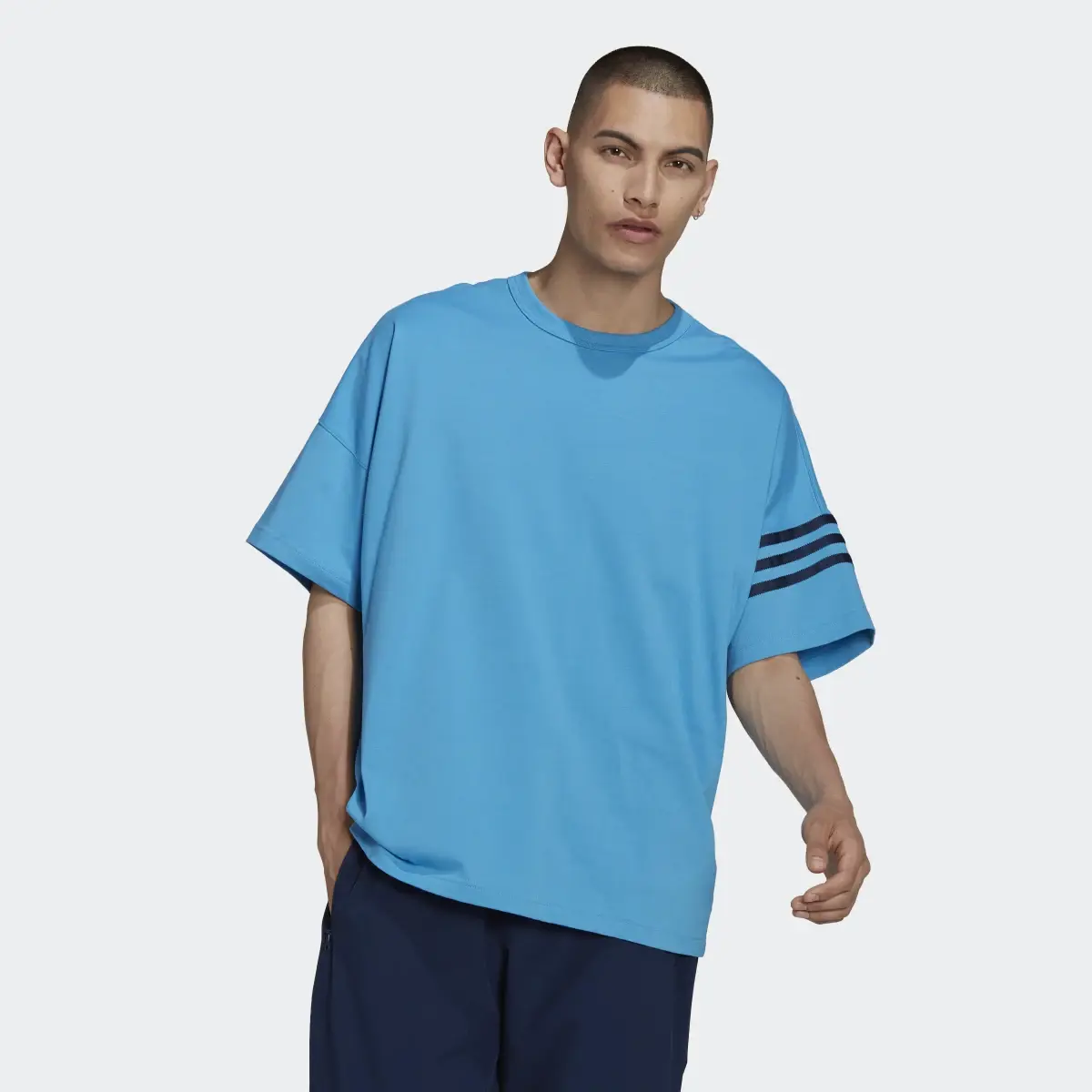 Adidas Adicolor Neuclassics Tee. 2