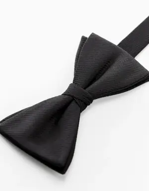 Classic bow tie with microstructure